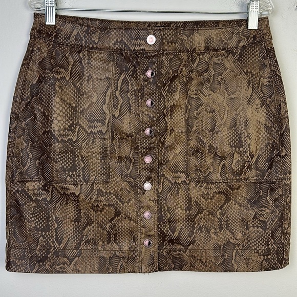 NWOT White House Black Market Print Coated Boot Skirt Viper Ravine 10P Stretch - Picture 6 of 16